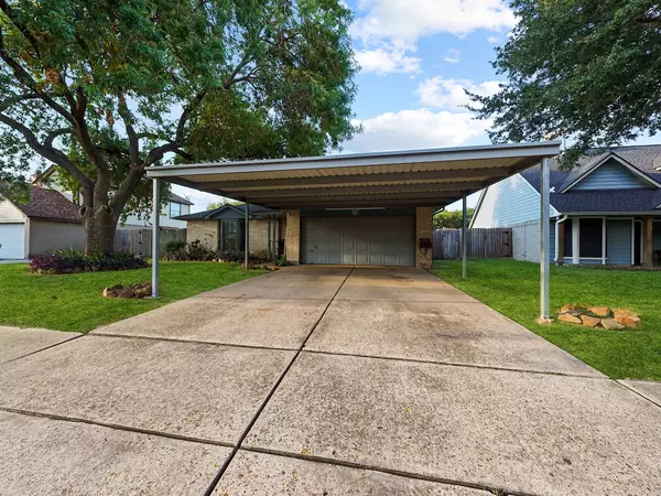 1001 Willowbriar LN,  Deer Park,  TX 77536