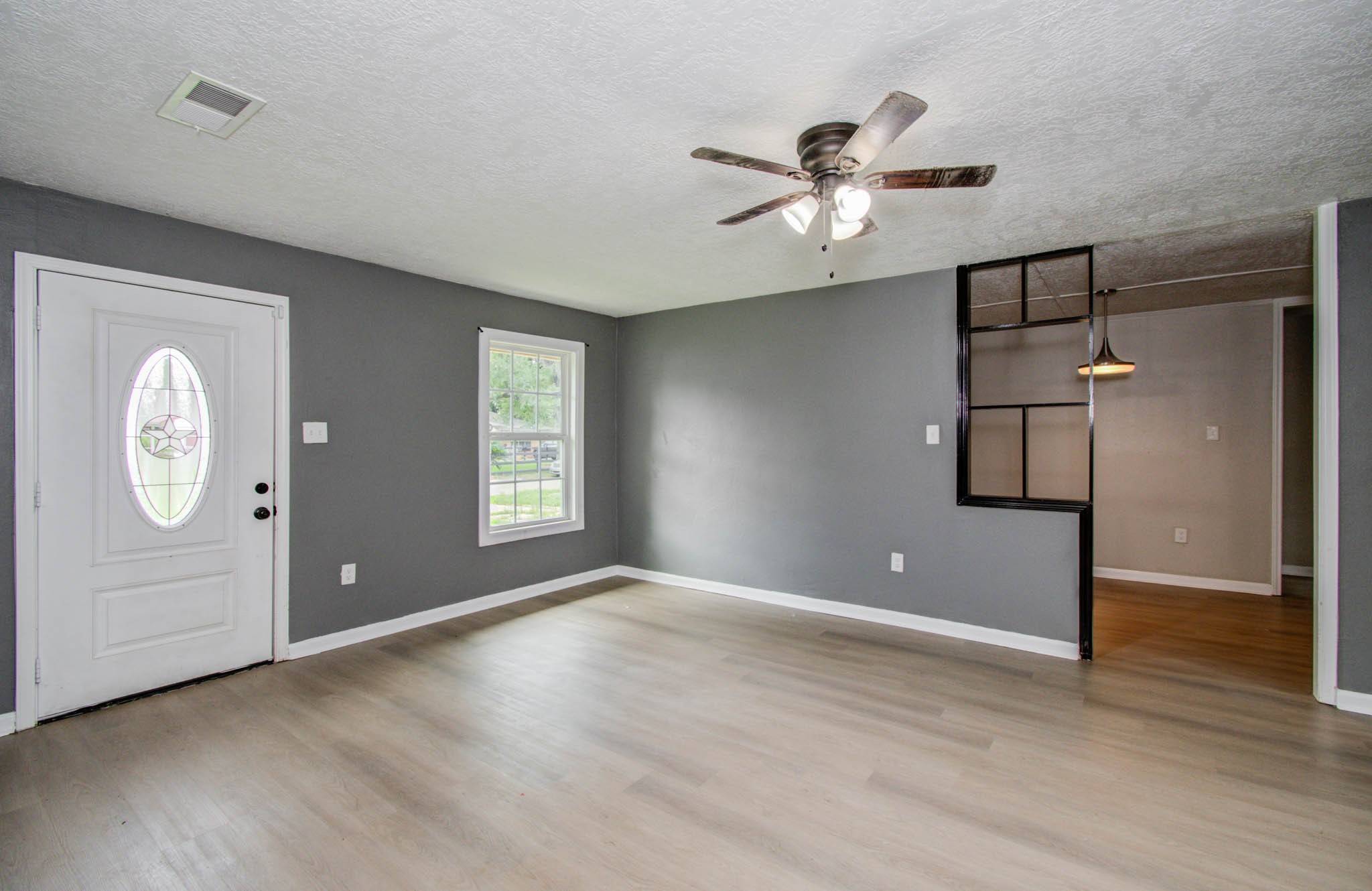 Houston, TX 77033,5839 Southurst ST