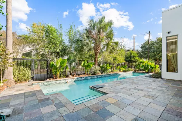 Houston, TX 77007,235 Malone ST