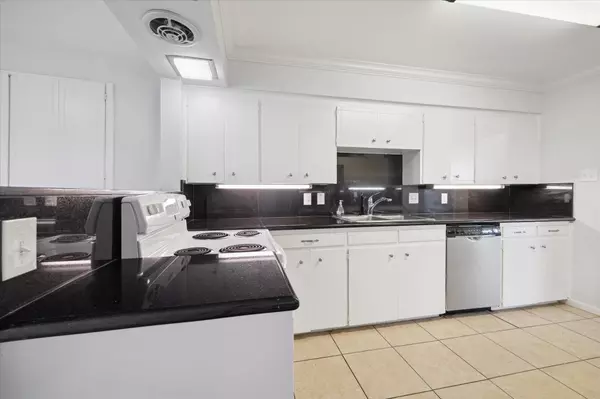 Bellaire, TX 77401,5122 Locust ST