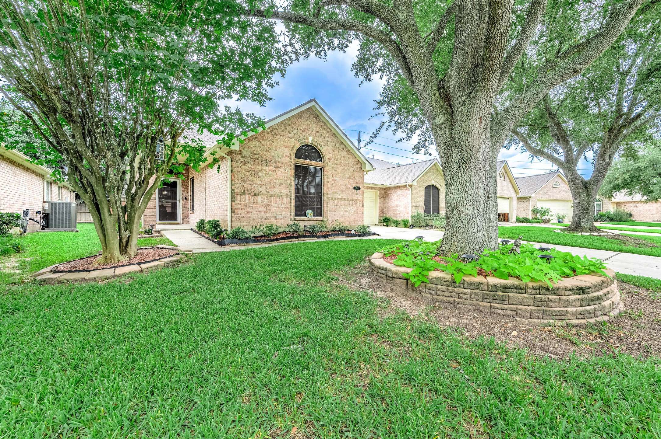 739 Apple Blossom DR, Pearland, TX 77584