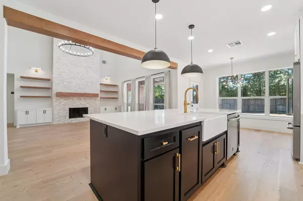 7 Clearbend PL, The Woodlands, TX 77384