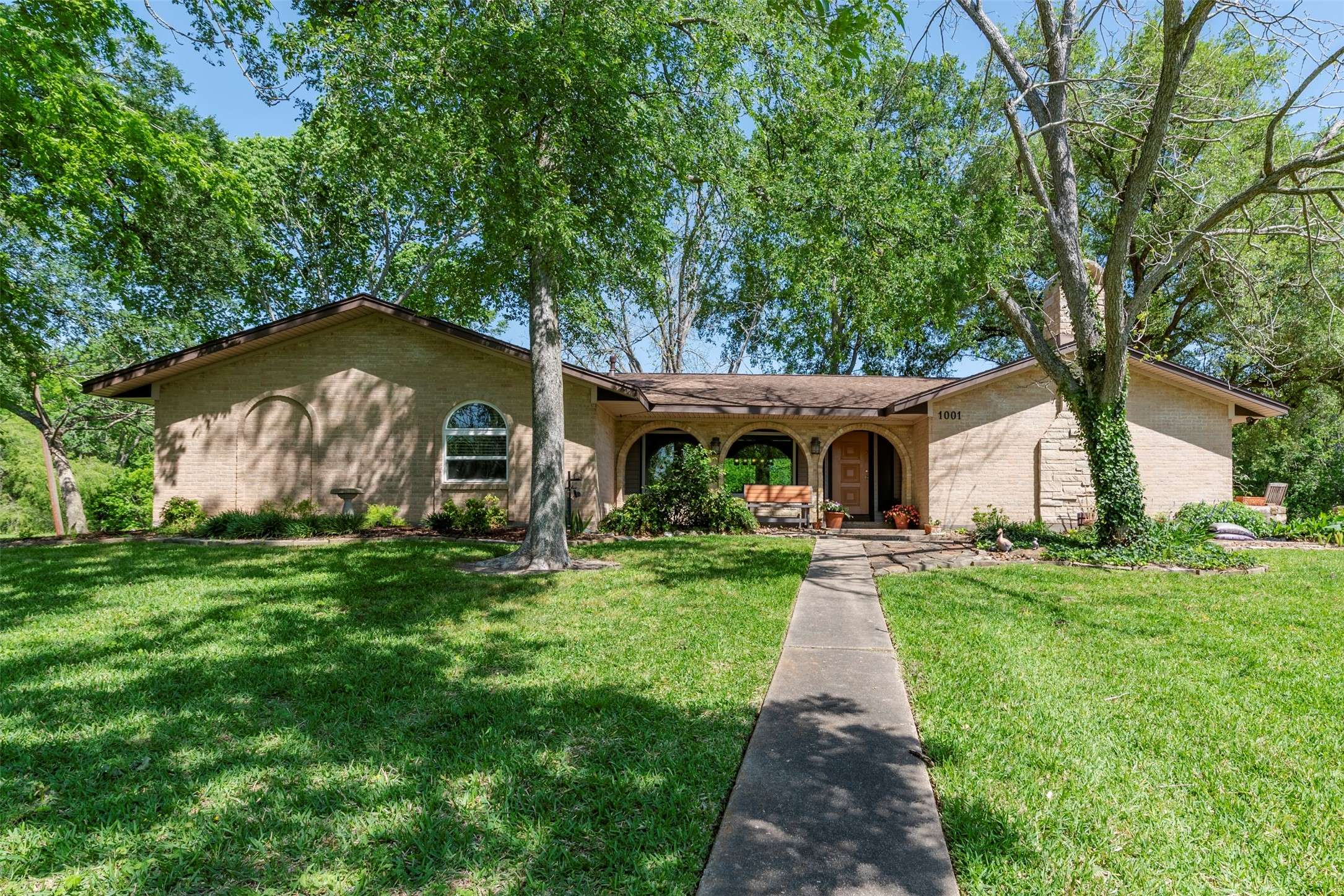 1001 Union Valley DR,  Pearland,  TX 77581