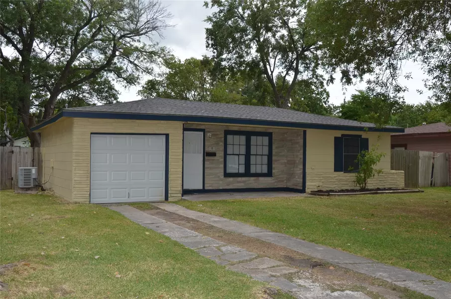 1518 3rd AVE N, Texas City, TX 77590