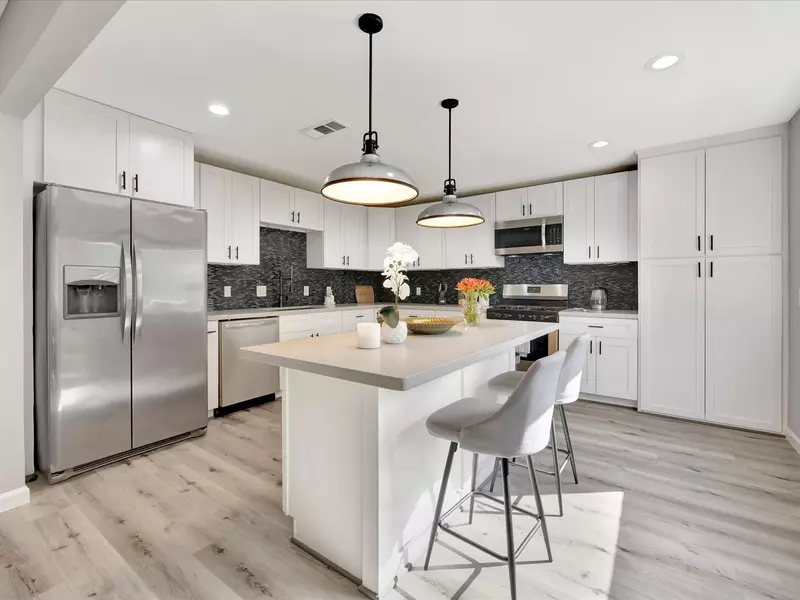 5346 Appleblossom LN, Friendswood, TX 77546