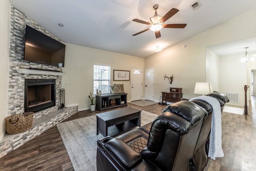 50 Canary ST, Point Blank, TX 77364