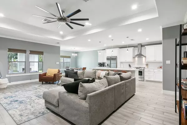 Port Neches, TX 77651,2315 Port Neches AVE