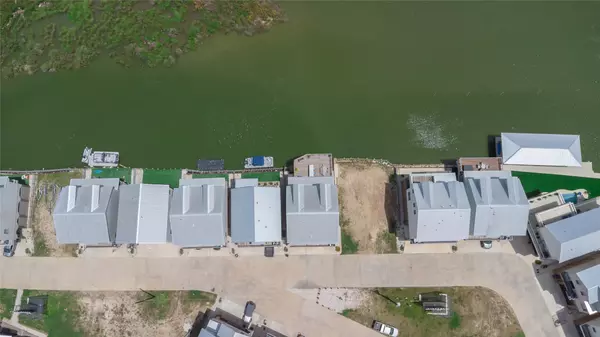 Taylor Lake Village, TX 77586,29 Cmdr Runco LN