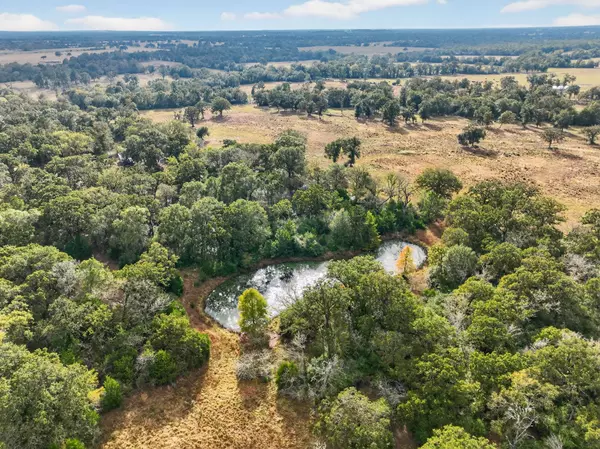 102 Outback Alley,  Bedias,  TX 77831