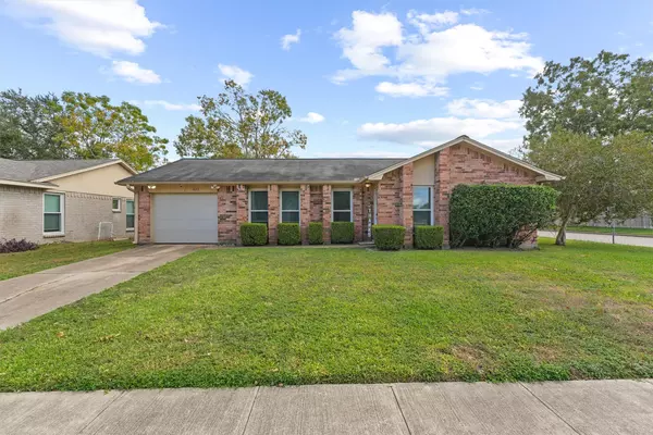 1023 E Belgravia DR, Pearland, TX 77584