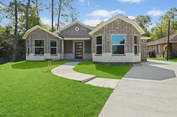 1807 Nogalus DR,  Houston,  TX 77532