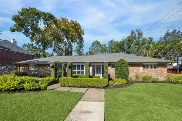 11702 Spriggs WAY, Hedwig Village, TX 77024