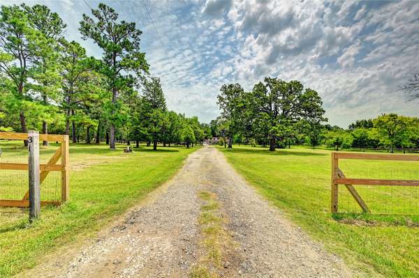 31 Echo LN, Huntsville, TX 77320