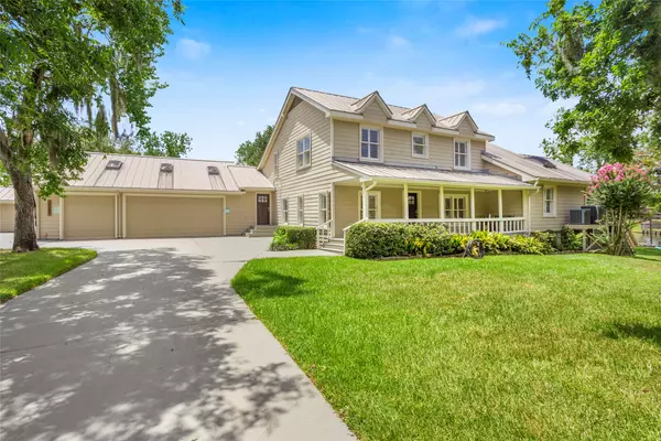 14009 W Hughes RD, Dickinson, TX 77539