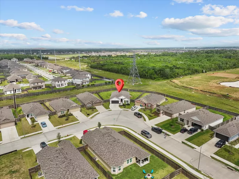 4901 Perennial LN, La Marque, TX 77568