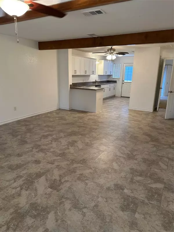 56 Hideaway DR, Friendswood, TX 77546