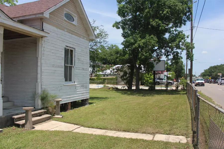 306 E Main ST, Tomball, TX 77375