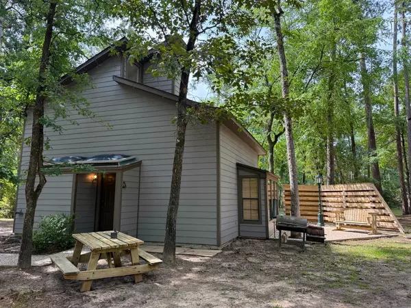 23 Putters Point E, Huntsville, TX 77320