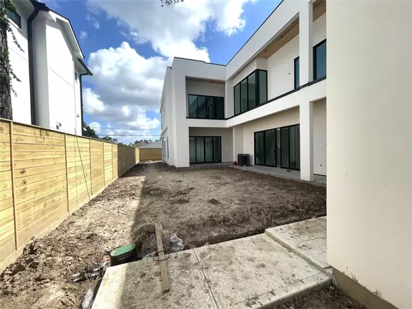 Houston, TX 77055,7218 Schiller ST