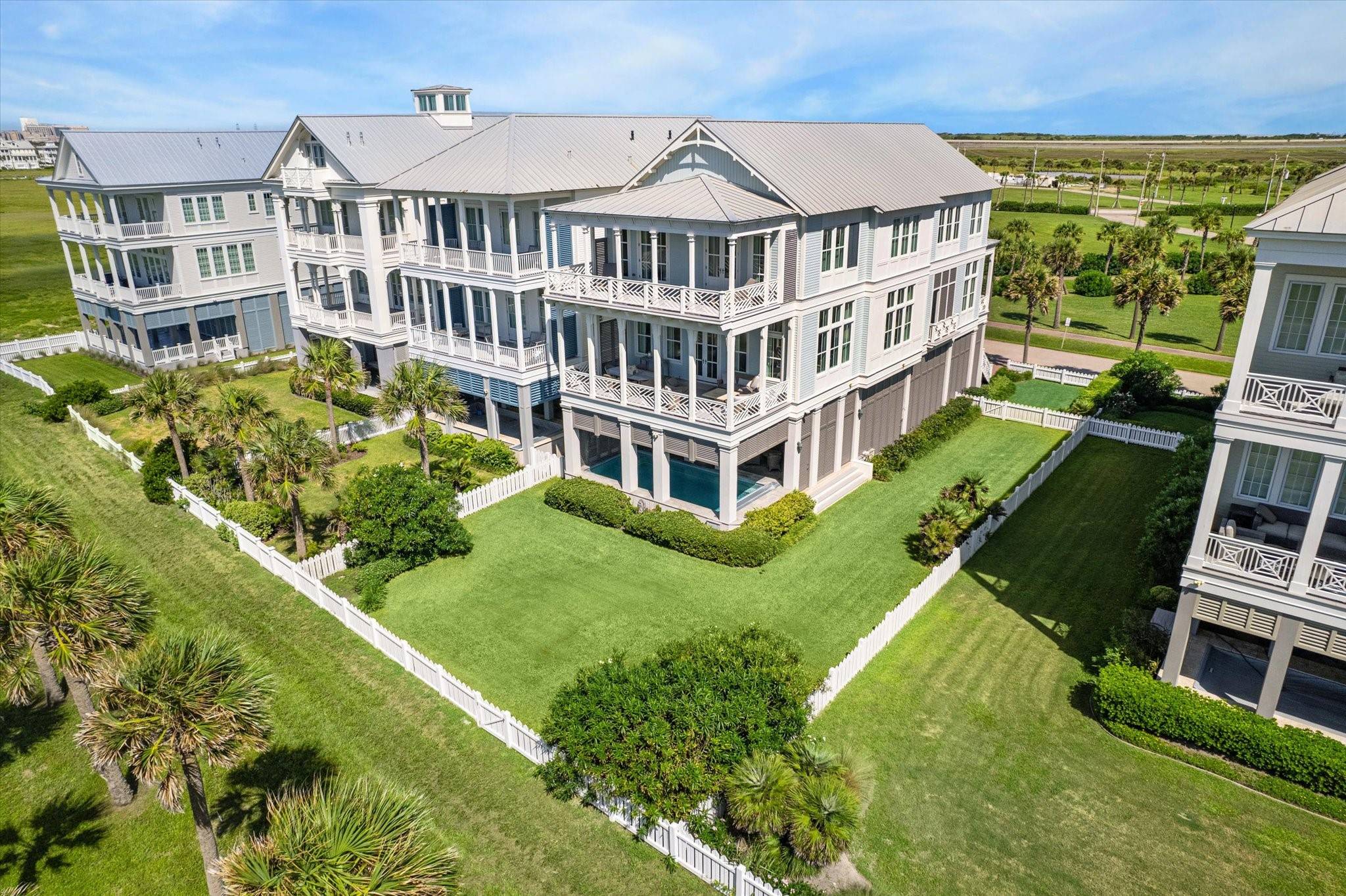 2445 E Seaside DR, Galveston, TX 77550