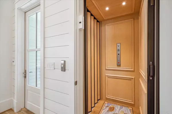 Galveston, TX 77550,2445 E Seaside DR