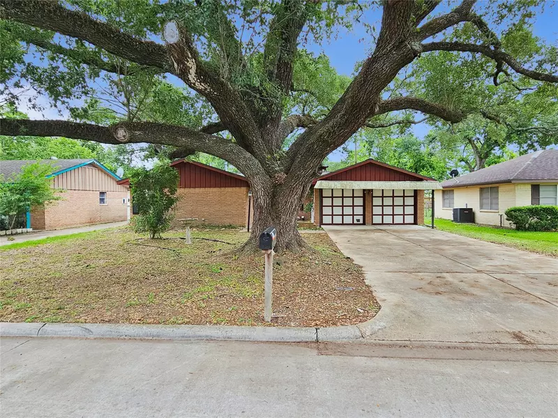 807 Golf CT, Stafford, TX 77477