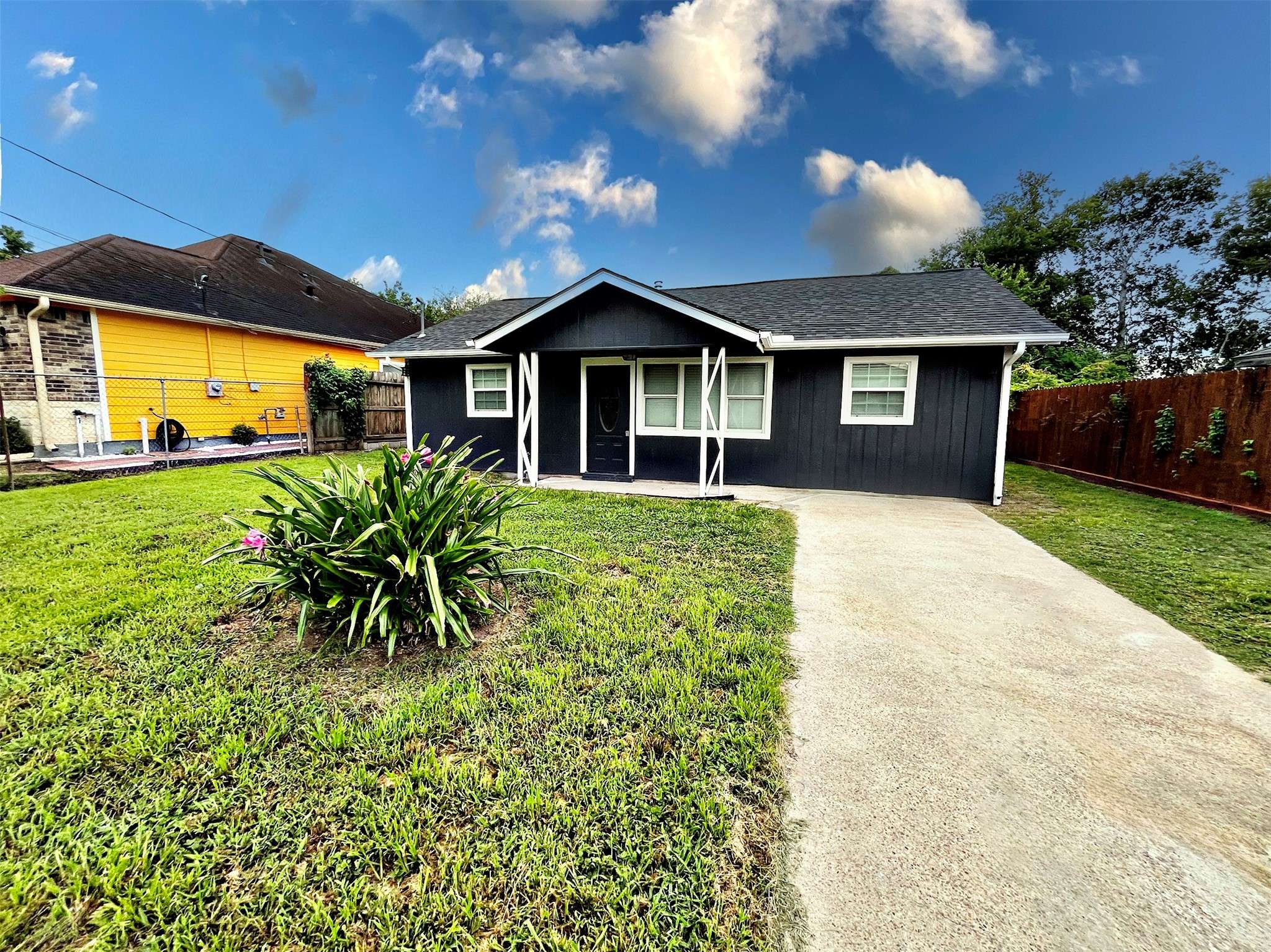 8406 Grandview ST, Houston, TX 77051