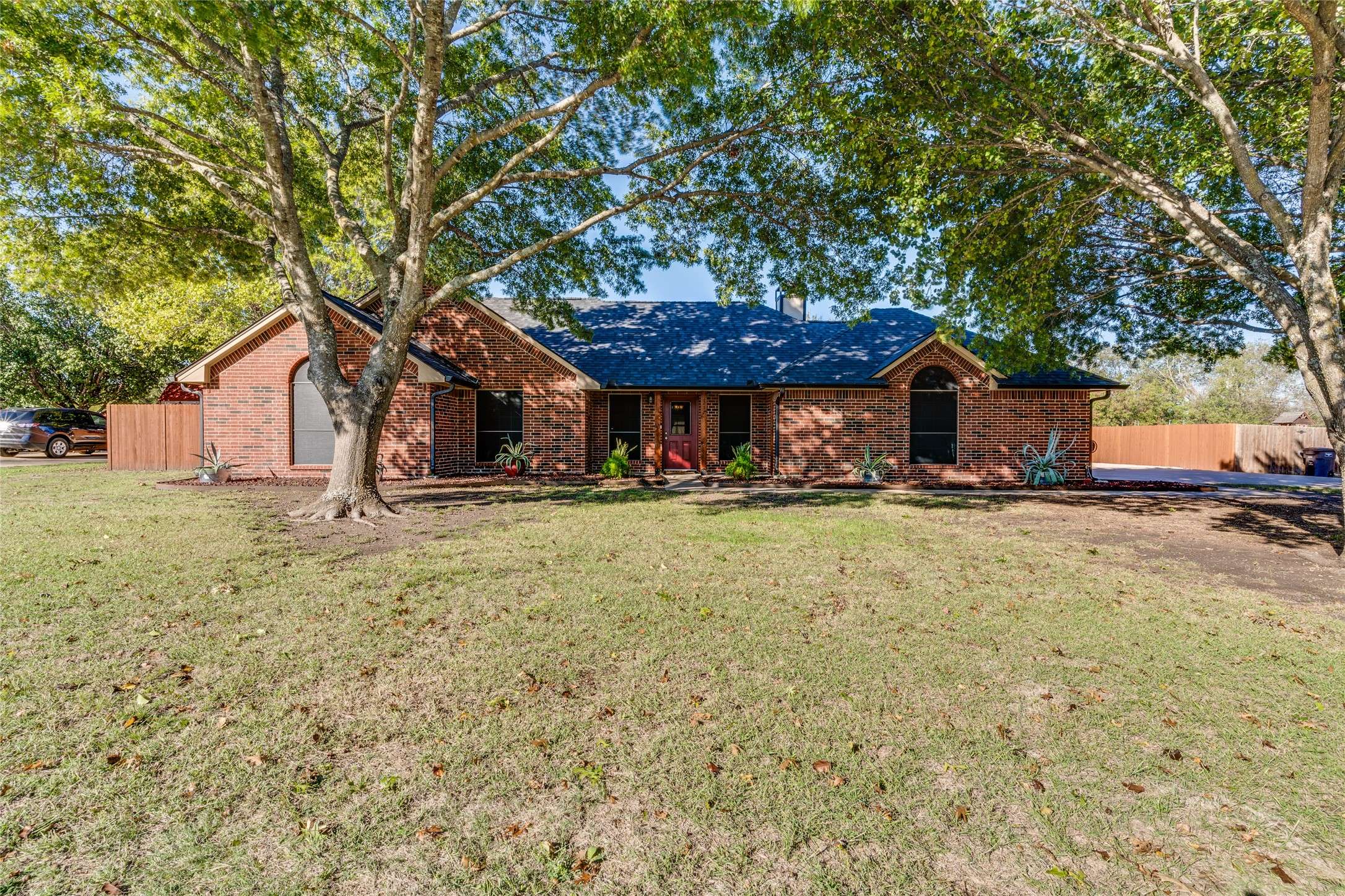 217 Prairie Creek RD,  Red Oak,  TX 75154