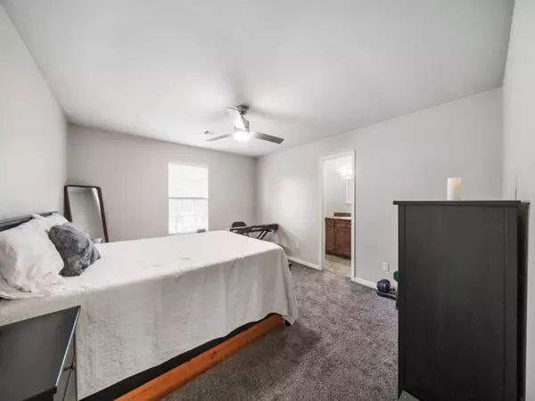 Houston, TX 77015,910 Rosewick ST