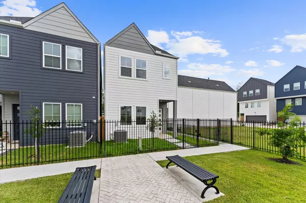 2213 Springwood Vista LN, Houston, TX 77055