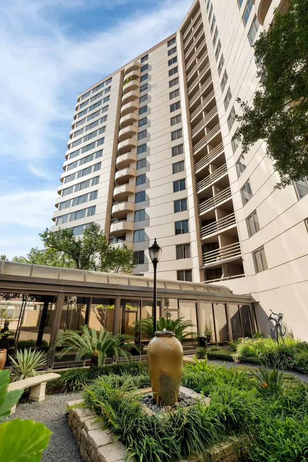 3525 Sage RD #903, Houston, TX 77056