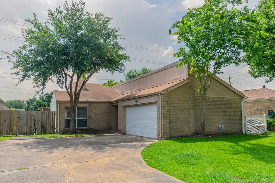 6930 Caddo Lake LN, Houston, TX 77083