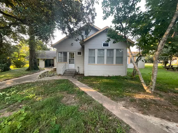 East Bernard, TX 77435,507 Fitzgerald ST