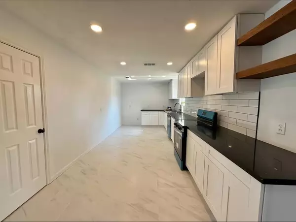 501 Valley Brook DR, La Porte, TX 77571