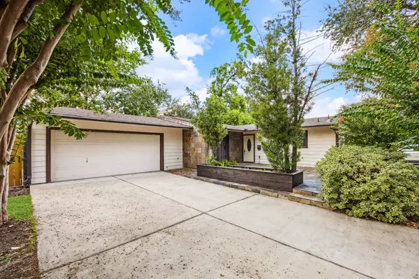 Houston, TX 77056,5326 Pagewood LN