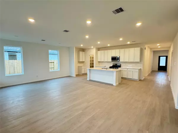 13317 Harbor Point DR, Texas City, TX 77568