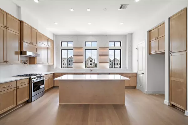 Houston, TX 77055,1704 Sedola LN