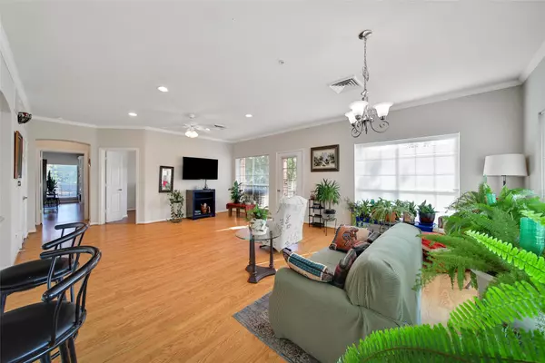 2815 Kings Crossing DR #214, Kingwood, TX 77345