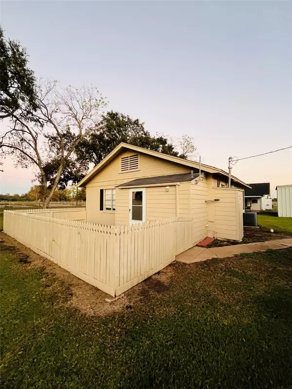 Boling, TX 77420,1572 Carvel DR #5