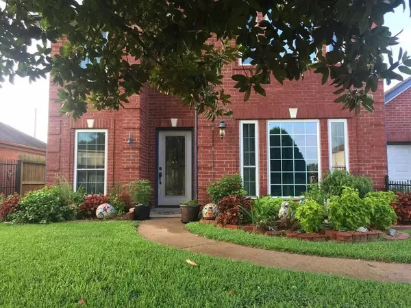8417 Folkstone LN, Houston, TX 77075