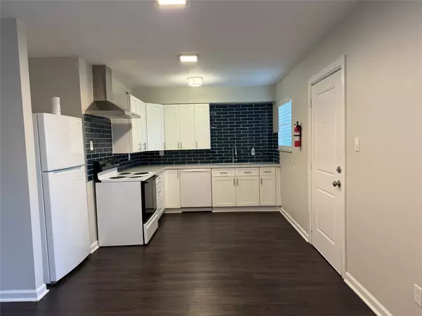 1824 Thonig RD #5, Houston, TX 77055