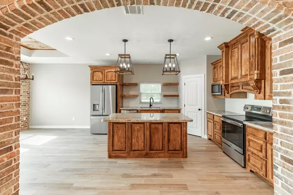 Evadale, TX 77615,140 County Road 881