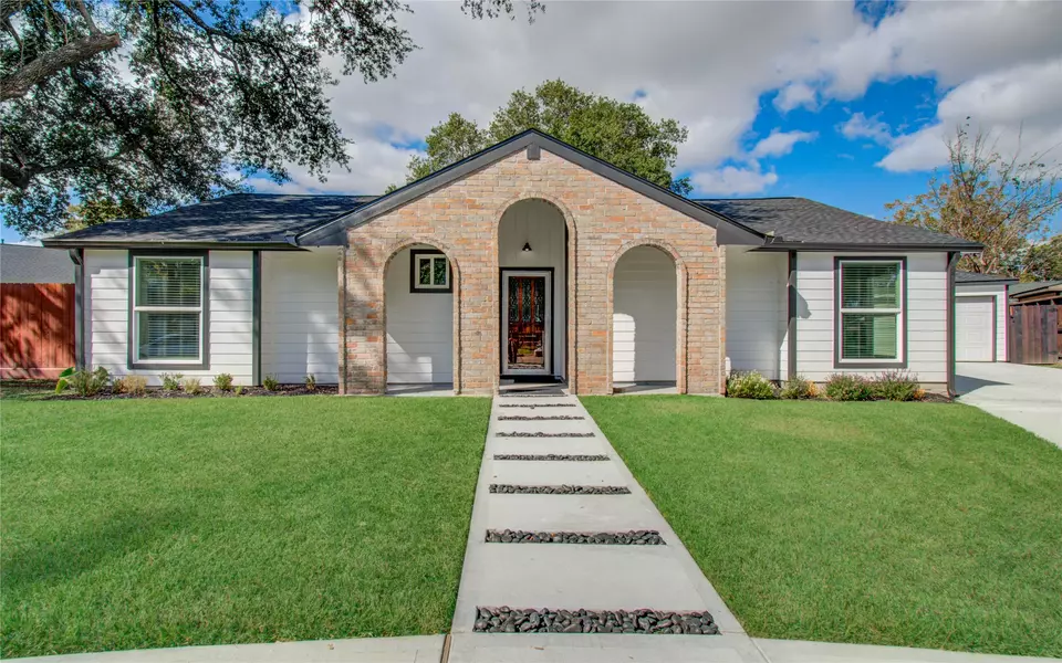 7026 Hidden Arbor LN, Houston, TX 77040