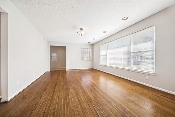 West University Place, TX 77005,2712 West Holcombe