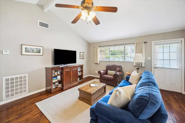 Houston, TX 77079,919 Carlingford LN