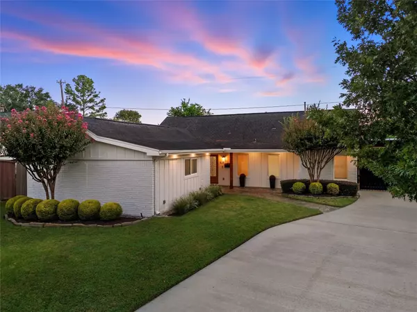 535 Azaleadell DR, Houston, TX 77018