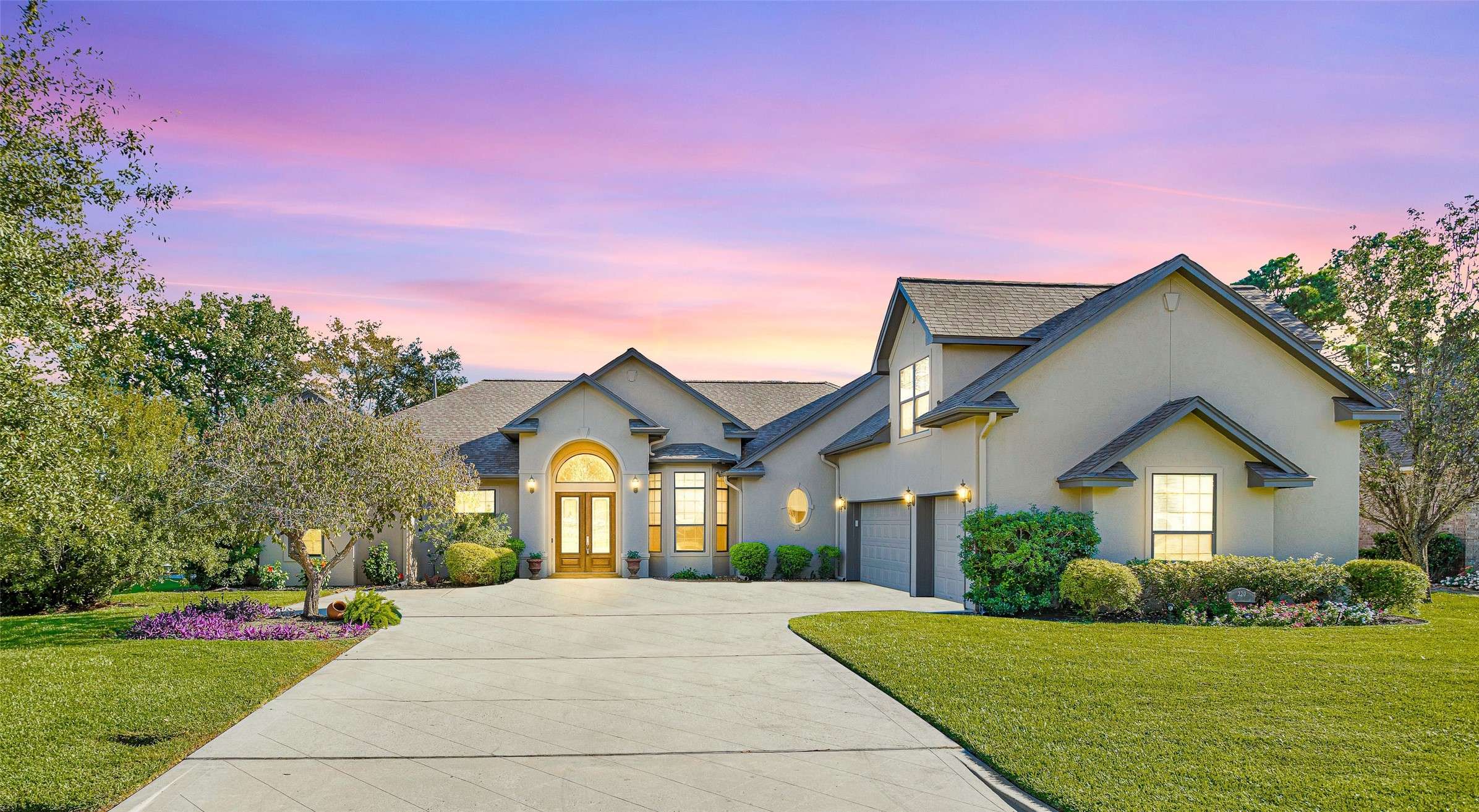 220 Palais Verde RD,  Montgomery,  TX 77356