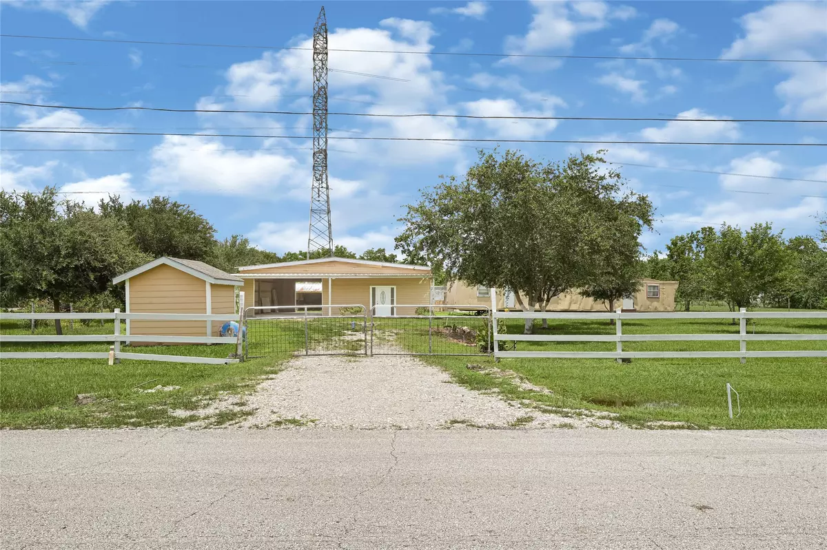 Alvin, TX 77511,694 County Road 941