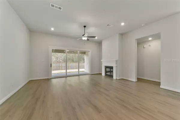 Conroe, TX 77302,16110 Rustling Woods RD