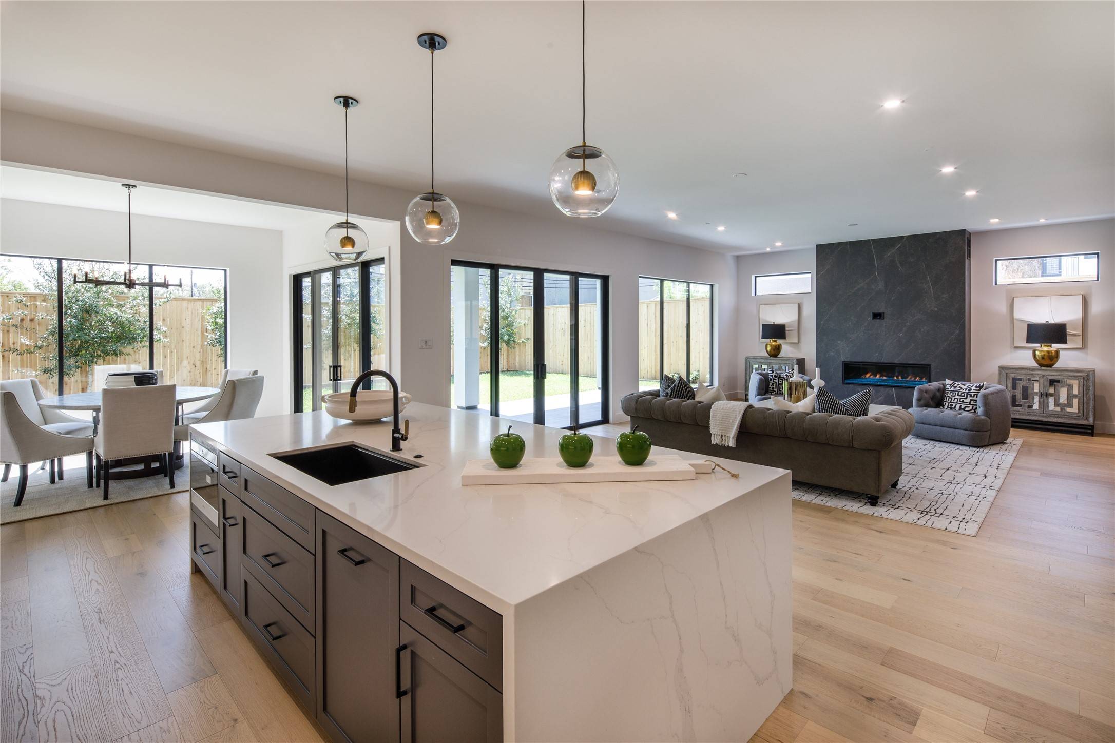 2239 Colquitt ST, Houston, TX 77098